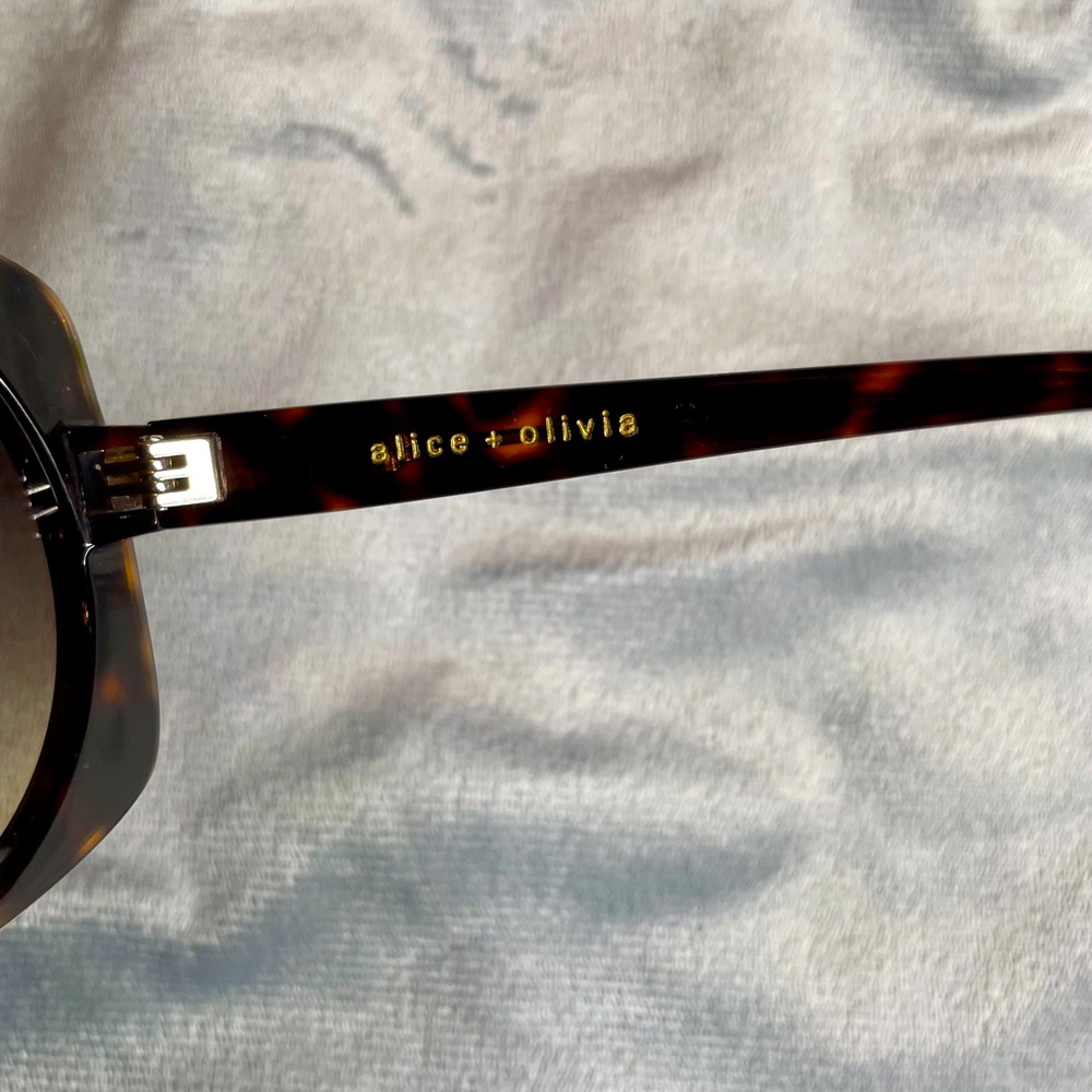 Alice + Olivia Canton Square Sunglasses - Picture 10 of 12